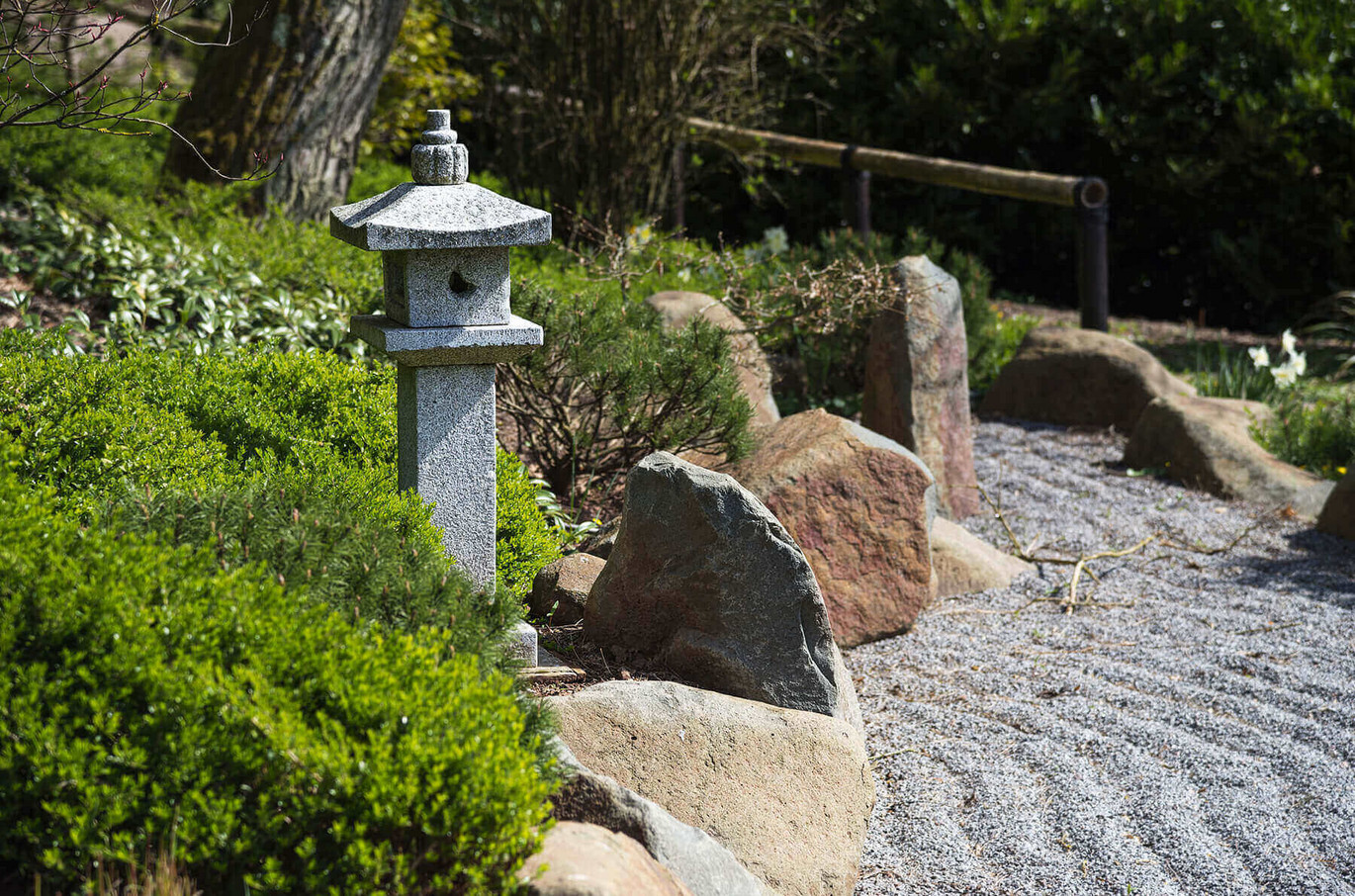 Harmóniát sugárzó japánkert